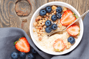 Porridge with fruit and nuts